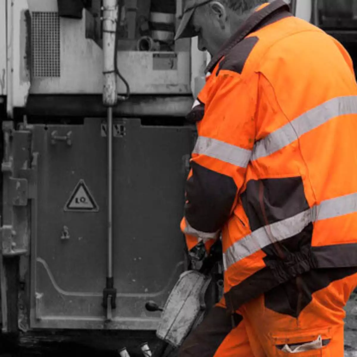 We ensure your workers are protected with garments that follow stringent on-site safety regulations